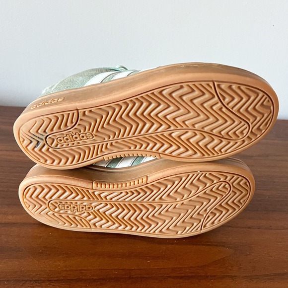 Adidas Suede Low Top Sneakers Mint Green Gum Sole Women's 6 Casual Shoes - Picture 11 of 11